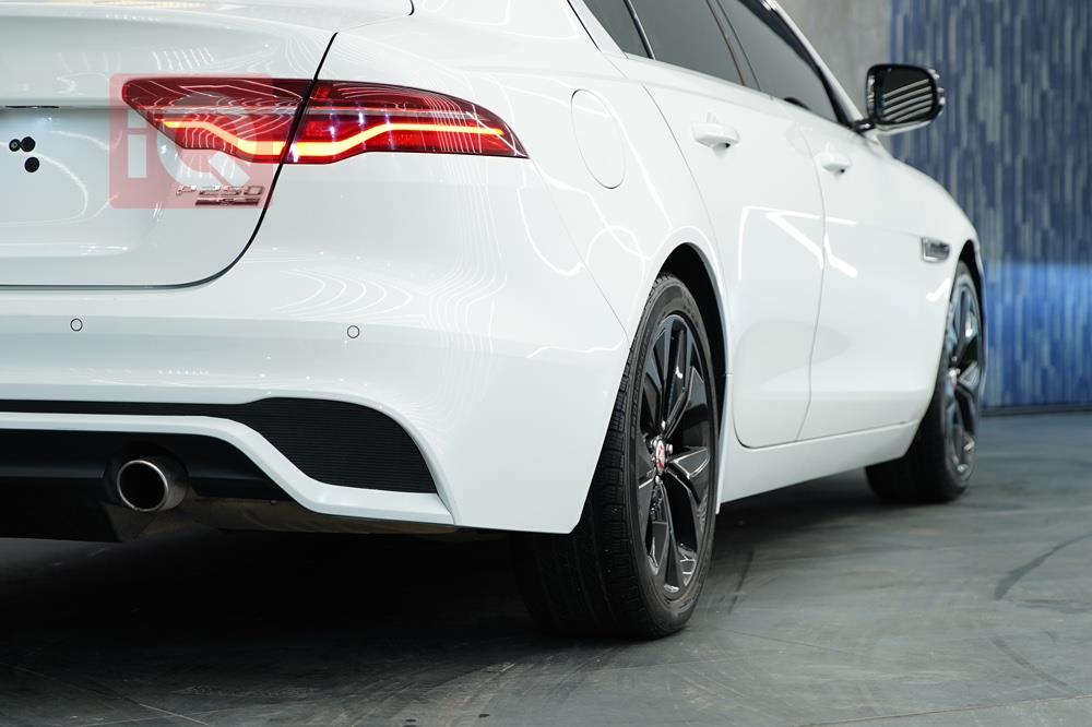 جاگوار XE